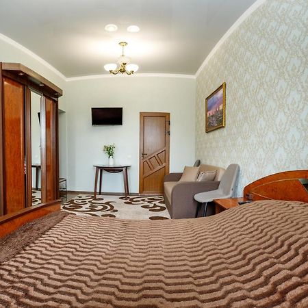 Апартаменти В Старому Місті Sweet House คาเมียเนตส์-โปดิลสกี ภายนอก รูปภาพ
